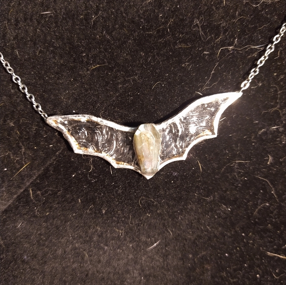 Stained glass bat labradorite necklace - Picture 2 of 3